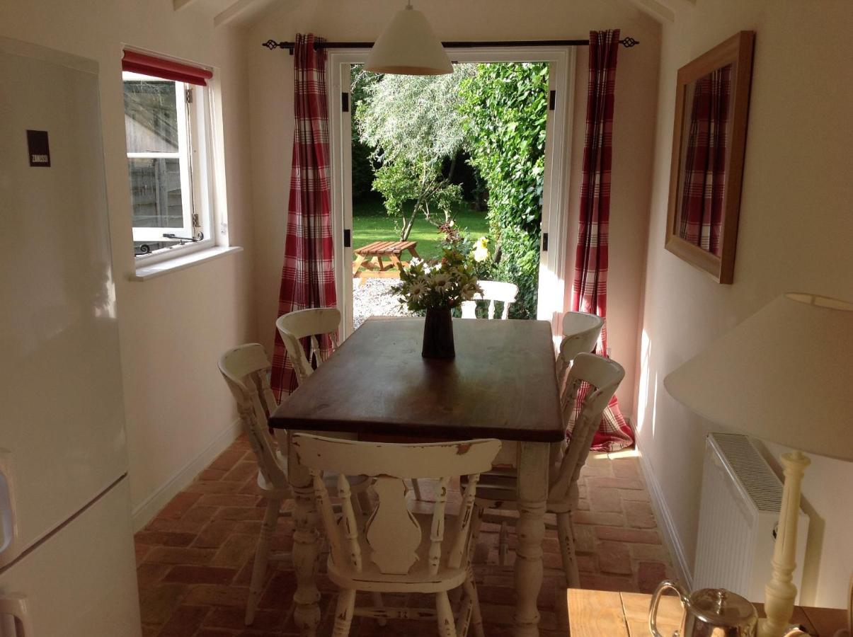 Acacia Cottage Halstead  Extérieur photo